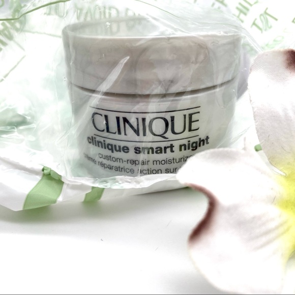 NWT Clinique Smart Night Moisturizer and Makeup Pouch - Picture 8 of 10